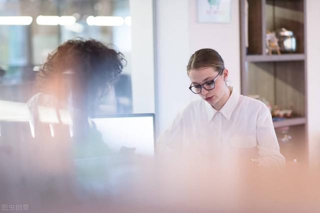 普通人怎么快速赚到第一桶金（人穷的时候该如何翻身）-春生副业网 